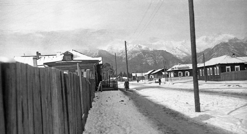 Столовая и территория школы. 1957 год.